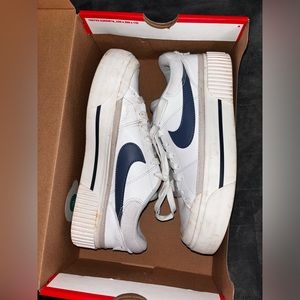 Women’s Nike sneakers Size 8